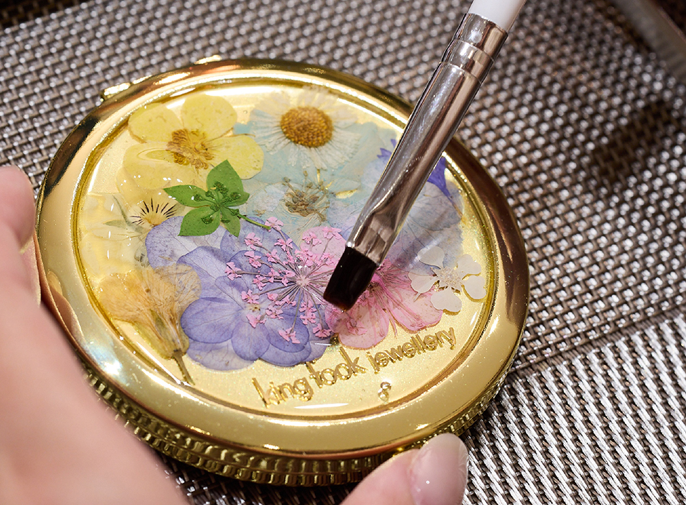 “Flowers of Time” Pocket Mirror Workshop | Seal a Floral Whisper for Spring
